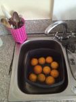Washing oranges